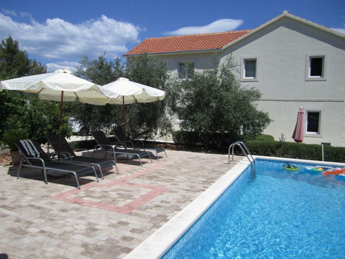 Nives B. Apartment Supetar Exterior photo