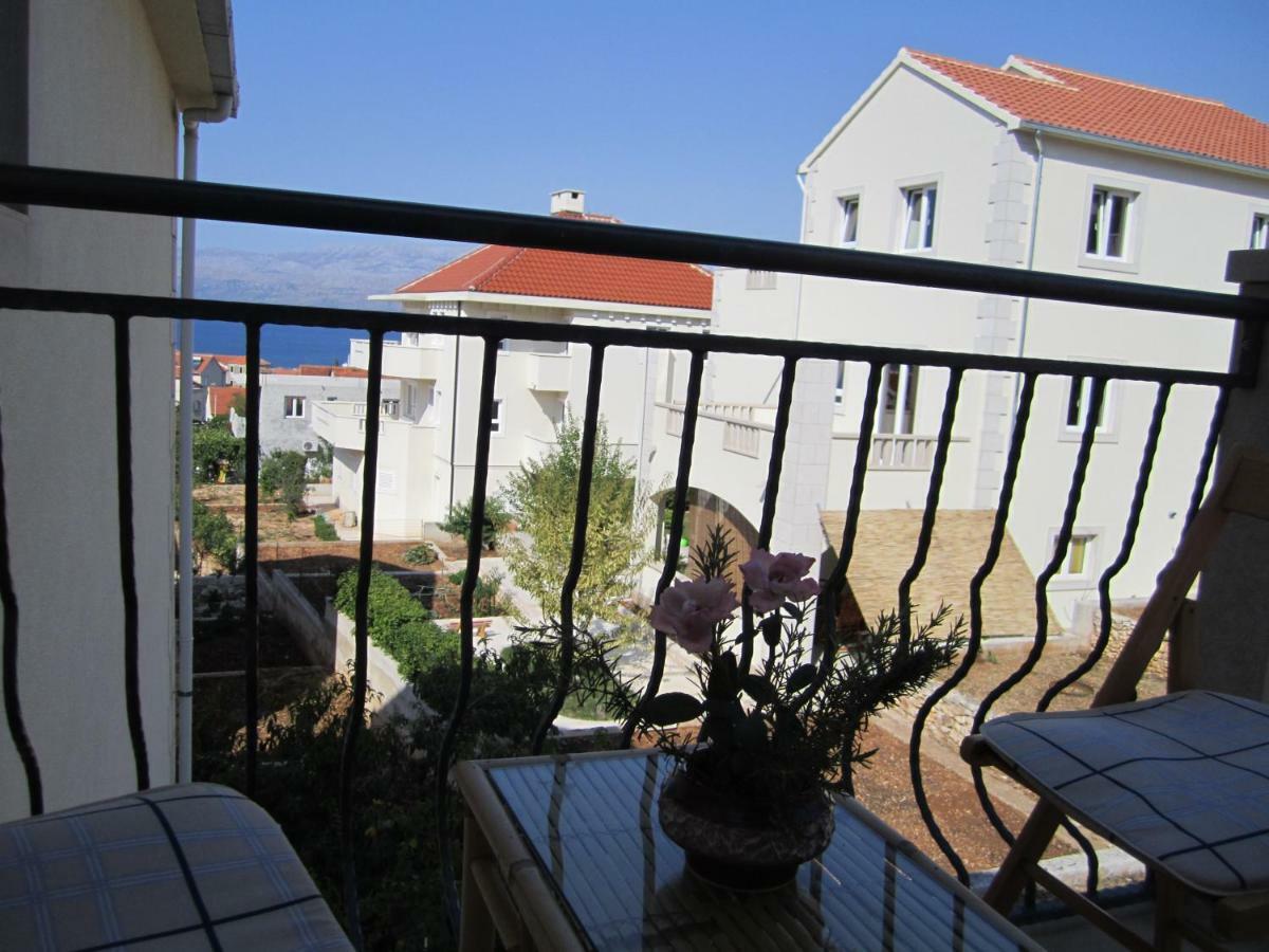 Nives B. Apartment Supetar Exterior photo