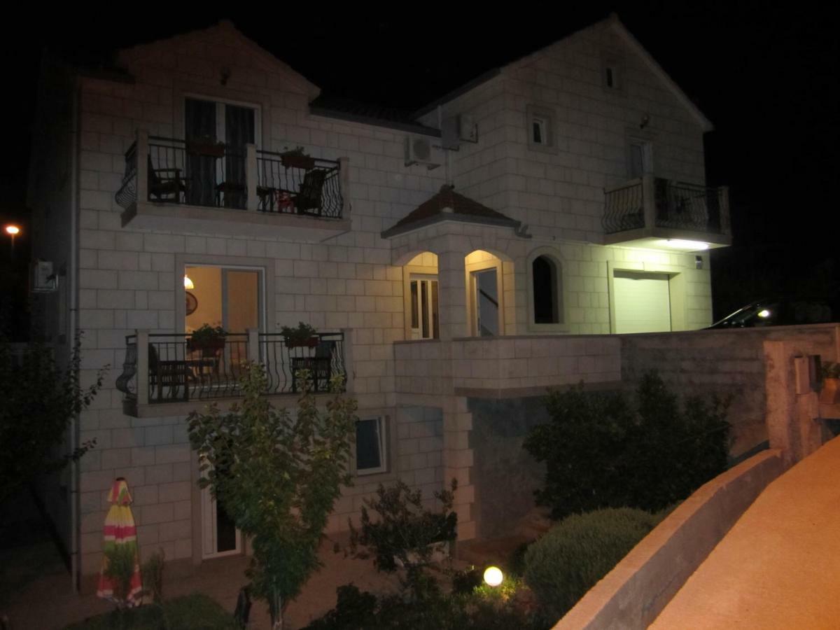 Nives B. Apartment Supetar Exterior photo